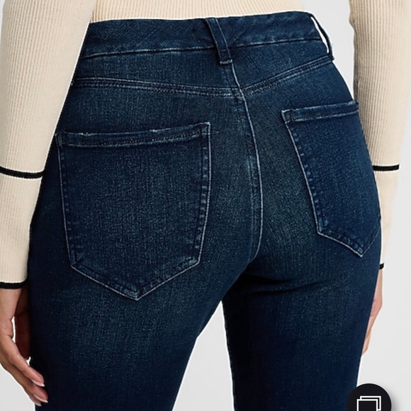 EXPRESS Mid Rise Dark Wash
Blue 70’s Flare Jeans Flex Medium Short 6/8/10 NWT - Picture 12 of 16